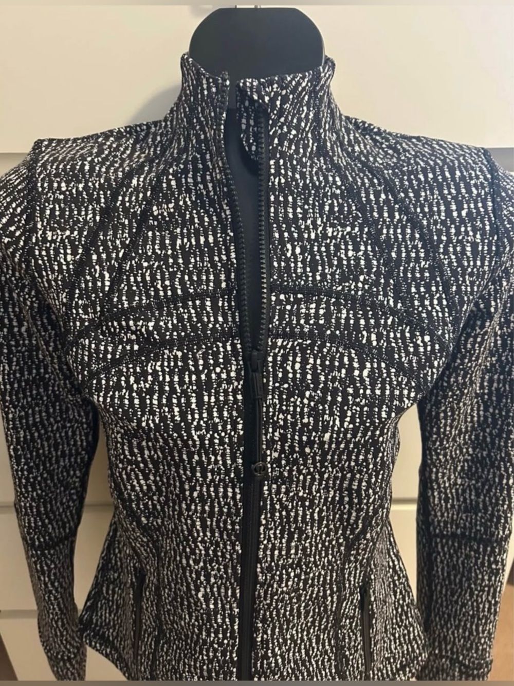 SOLD 🍋Lululemon Define Jacket Size 8